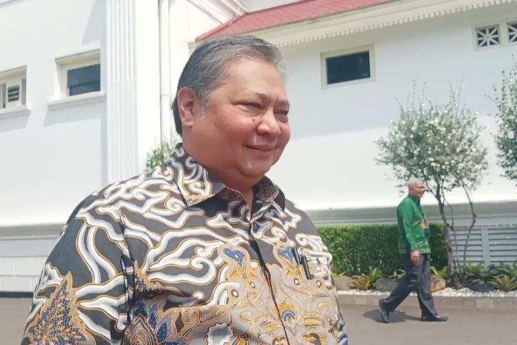 Sehari Sebelum Mundur dari Golkar, Airlangga Sempatkan Bertemu Jokowi Hampir 2 Jam